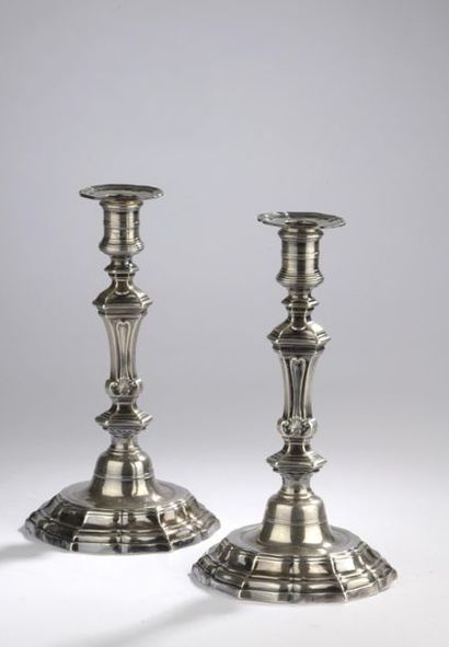 null Pair of torches and their silver bobèches resting on a round base with contoured...