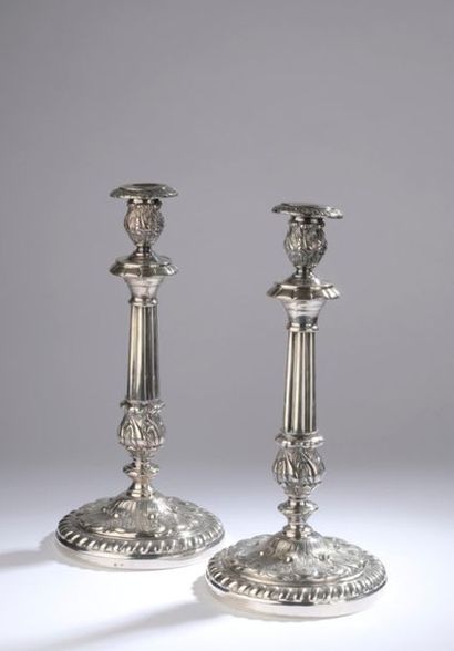 null Pair of 950 thousandths silver torches with a round base decorated with gadroons...