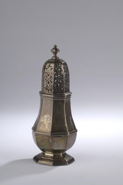null Foreign silver paneled baluster shaped sprinkler.
Possibly London circa 1705.
Weight:...