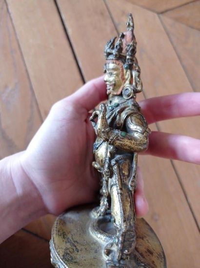 null TIBET - XVe siècle
Statuette en bronze doré du Dhyani bodhisattva Candavajrapani...