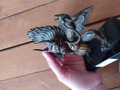 null TIBET - XVIIIe siècle
Statuette en cuivre à traces de dorure de Garuda cornu...