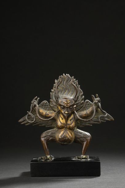 null TIBET - XVIIIe siècle
Statuette en cuivre à traces de dorure de Garuda cornu...