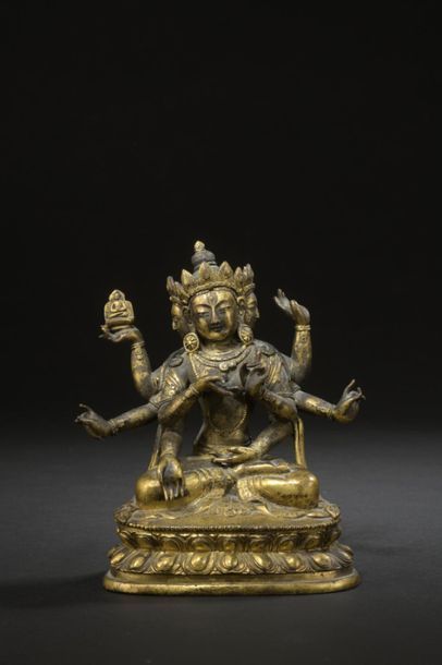 null TRAVAIL SINO-TIBÉTAIN - XVIIIe siècle
Statuette en bronze doré de la Tara Ushnishavijaya,...