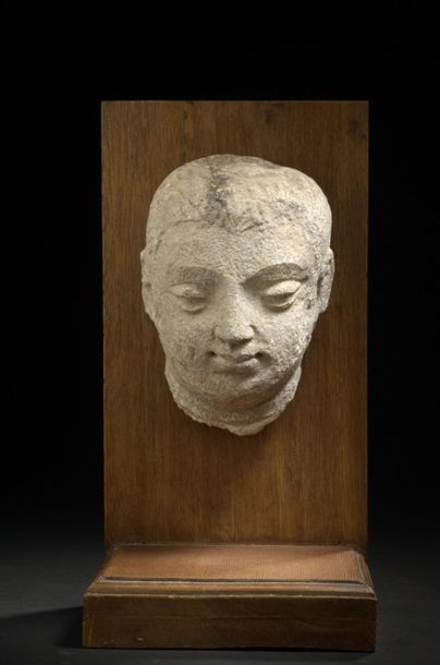 null INDE - GANDHARA, art gréco-bouddhique, IIe/IVe siècle
Tête de bouddha en stuc...