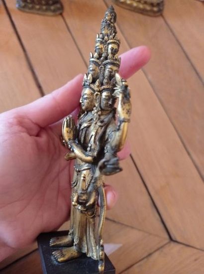 null TRAVAIL SINO-TIBÉTAIN - XVIIIe siècle
Statuette d'Avalokitesvara debout à onze...