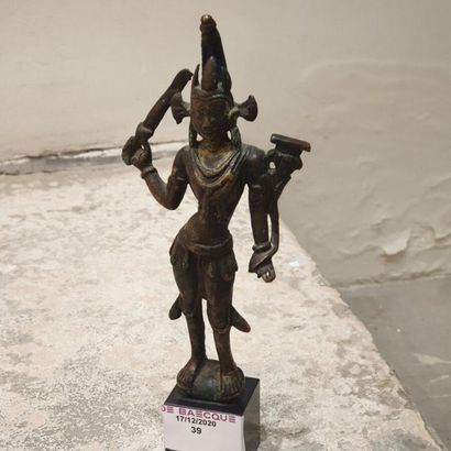 null TIBET - XIIe/XIIIe siècle
Statuette de Manjusri en bronze à traces de laque...