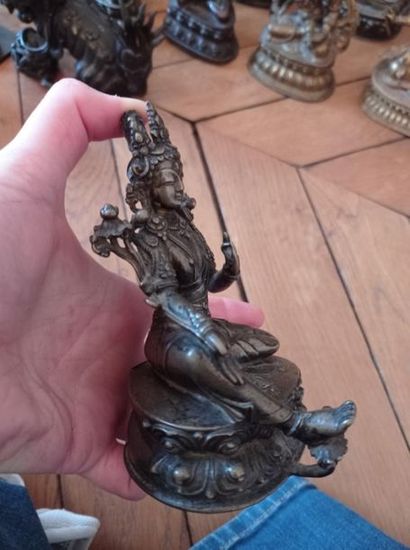 null TIBET - XVe siècle
Statuette en bronze de Syamatara assise en ardhaparyanka...