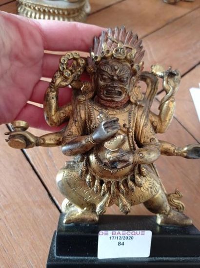 null TIBET - XVIIIe siècle
Statuette en bronze doré de Mahakala debout en pratyalidhasana...