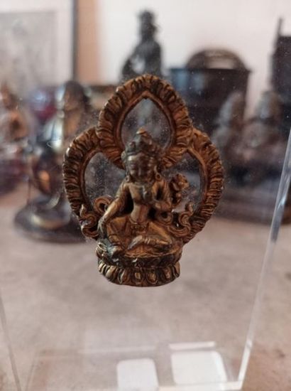 null TRAVAIL SINO-TIBETAIN - XVIIIe siècle
Petite statuette en cuivre repoussé de...