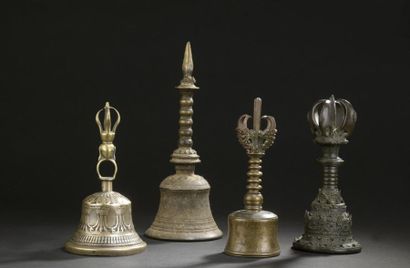 null TIBET et INDONÉSIE - XVe au XVIIe siècle
Quatre cloches ghanta en bronze le...