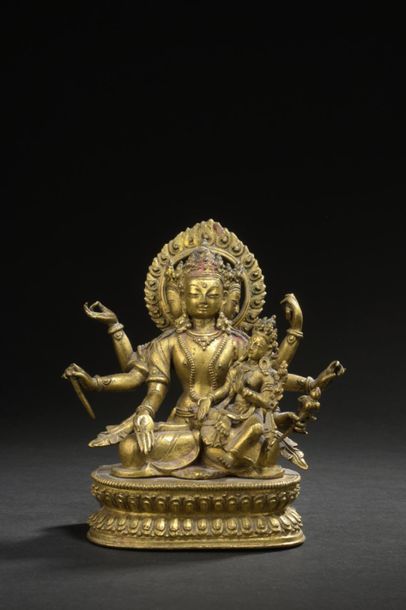null NÉPAL - XVIIIe siècle
Groupe en bronze doré d'Umamaheshvara à six bras assis...