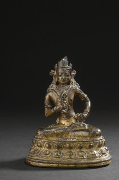 null TIBET - XVIe/XVIIe siècle
Statuette de Vajrasattva en bronze doré et laqué or...