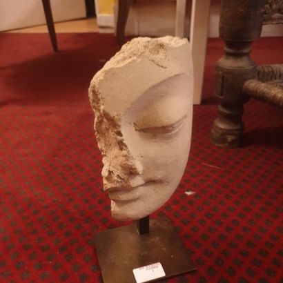 null INDE - GANDHARA, art gréco-bouddhique, IIe/IVe siècle
Masque de bouddha en terre...