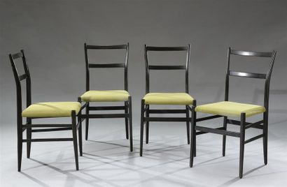 null Dans le goût de Gio PONTI
Suite de quatre chaises d'après le modèle "Leggera",...