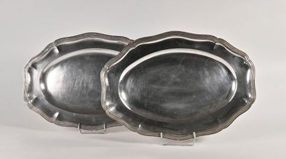 null Paire de plats ovales en argent, modèle filets contours
Poinçon : Minerve
Maître-Orfèvre...