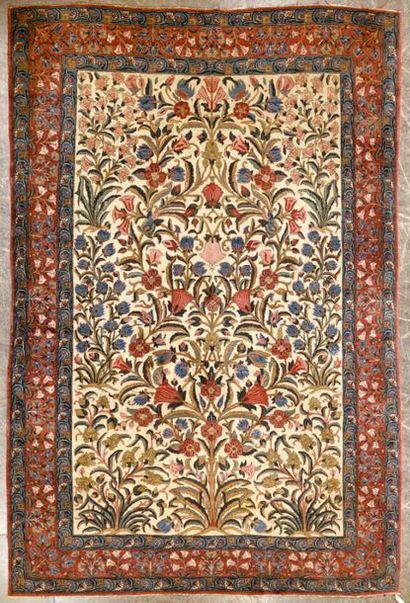 null GHOM - Perse 
Très beau tapis en laine kurk à motif d'arbre de vie dans le style...