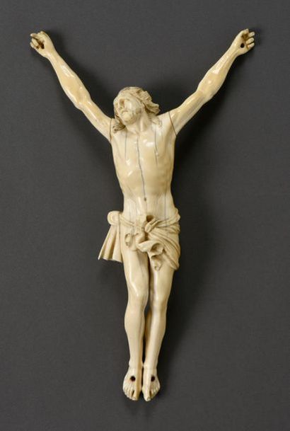 null **Crucifix en ivoire 
XVIIe siècle 
H. mains-pieds 26,5 cm
Manquent trois doigts....