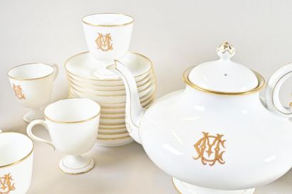 null Partie de service à thé et café en porcelaine blanche et or, chiffrée, comprenant...