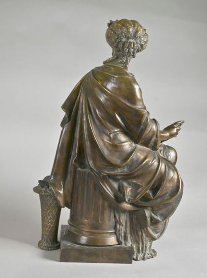 null Ecole française du XIXè siècle 
Femme à l'antique
Epreuve en bronze patiné,...