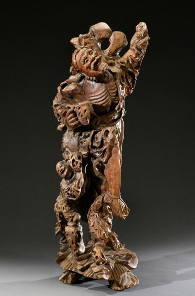 null CHINE - XIX siècle
Grande sculpture en bois représentant un immortel, le visage...