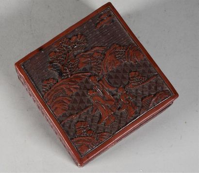 null CHINE - XVIIIe siècle
Boite carrée en cinabre rouge, le couvercle à décor de...
