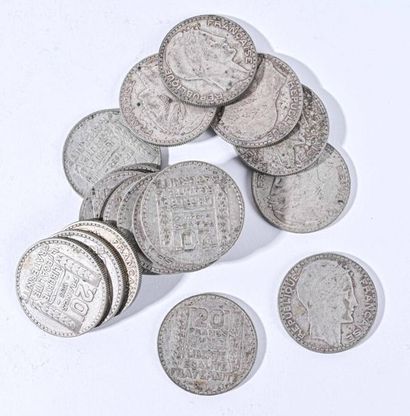 null FRANCE
Lot de dix-huit pièces de 20 francs Turin en argent (1929 x 1; 1933 x...