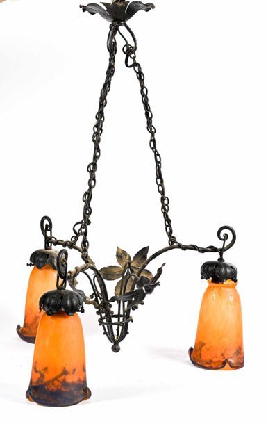 null MULLER Frères, Lunéville Chandelier with wrought-iron frame of vine leaves and...