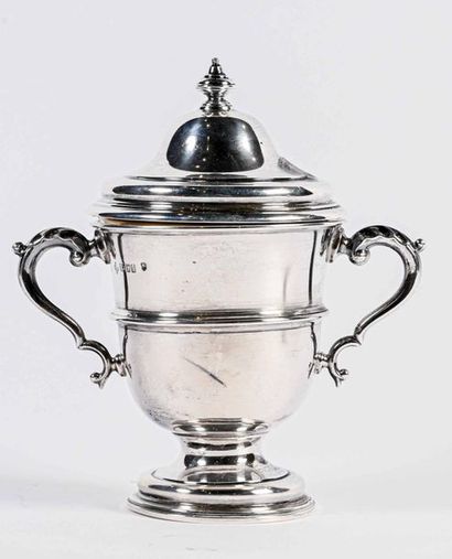 null Small prize cup in English silver Es spirituel santi, Paris, 1964

H. 15 cm...
