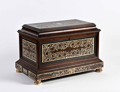 null Small chest in ivory marquetry XVIIth century 

H. 31 cm W. 45,5 cm D. 27,5...
