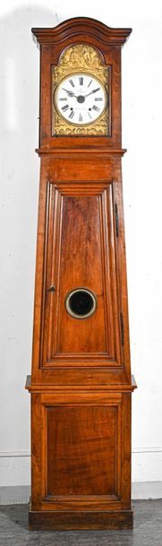 null Walnut clock 19th century 

H. 250 cm W. 56 cm D. 27,5 cm 

Lack of counter...