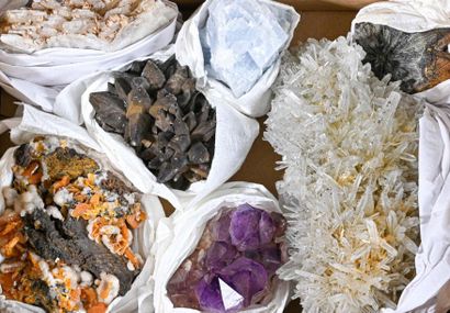 null MISCELLANEOUS MINERAL LOTS INCLUDING WULFENITE