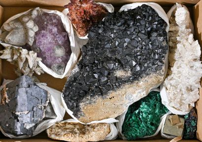 MISCELLANEOUS MINERAL BATCH INCLUDING SMOKY...
