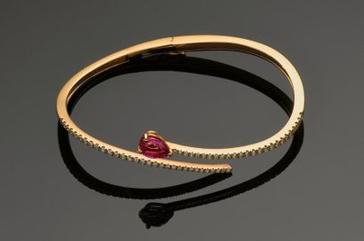 null Maison JOIA
Bracelet ouvert en or rose 18K (750°/°°) de forme croisée, semi-articulé...
