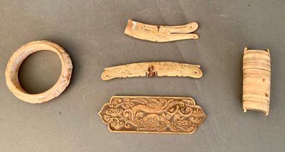null Carved bone set comprising: a plate, two ornaments and a bracelet. 

Joined...
