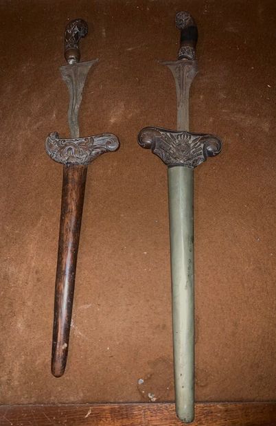 null Two kriss in carved wood and metal

The one with the sinuous blade.

Malaysia...
