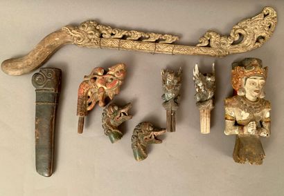 null Carved wood set, partly polychrome: Kirss sheath, Kriss handles, deity, etc.

Indonesia,...