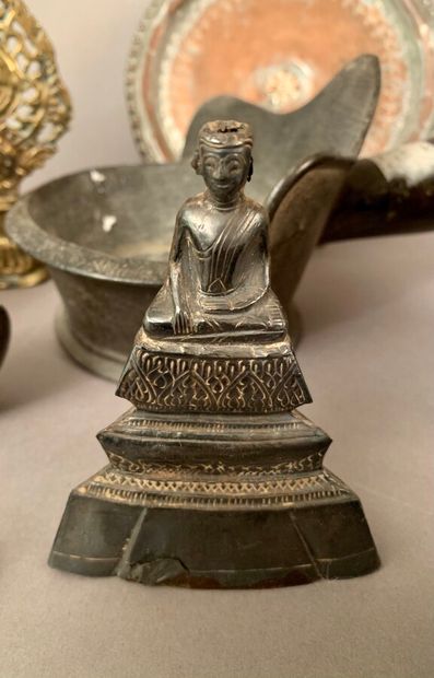 null Set of brassware and bronze comprising: bowl, vases, mandorla, Buddha, Buddha...