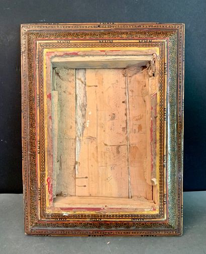 null Mirror frame.

Wood with "khatem kari" mosaic decoration, decorated with a polylobate...