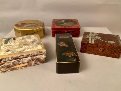 null Five lacquered wooden boxes (one paper-lined box)

China, Japan, 20th century.

(Small...