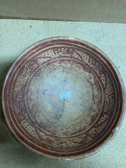 null Four terracotta bowls decorated with red and black slip. 

Central or Latin...