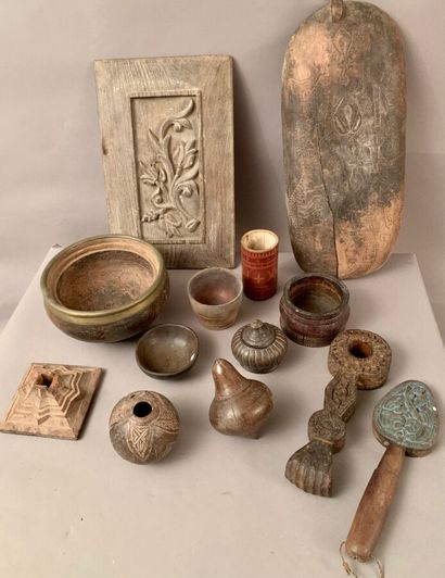 null Set of carved wood: cut, mould, tsampa, router, panel etc.

Tibet, Nepal, Indonesia,...