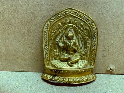 null Manjusri devant un mandorle.

Cuivre doré.

Tibet XIXe siècle.

H. 8 cm