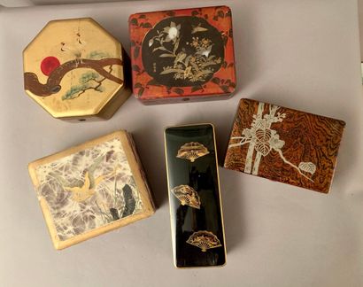 null Five lacquered wooden boxes (one paper-lined box)

China, Japan, 20th century.

(Small...