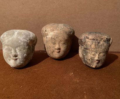 null Three terracotta woman's heads

Traces of engobe.

Tang style.

H. 10 cm and...