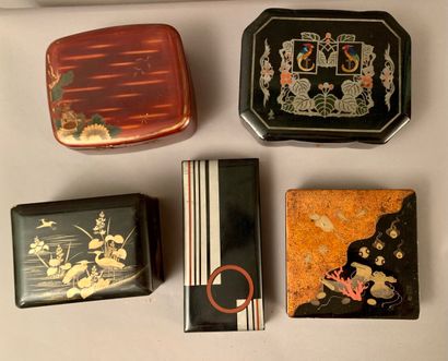 null Five lacquered wooden boxes

China, Japan.

20th century.