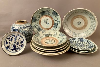 null Porcelain set in blue monochrome comprising: dishes, plates, bowls and ginger...