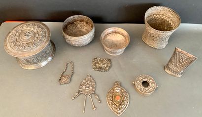 null Low title silver set including: box, cups, pendants, mount, etc.

Tibet and...