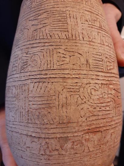 null Vase on a pedestal of ovoid shape with engraved decoration of geometrical motifs

Guanacaste...