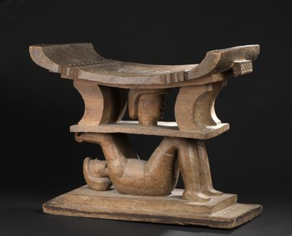 null Ashanti style stool, Ghana

L. 63 cm l. 34 cm



Characteristic elements of...