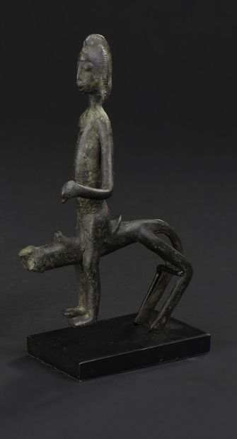 null Cavalier Dogon, Mali 

H. 16 cm



Parmi les thèmes emblématiques et mythiques...